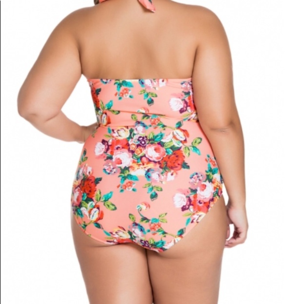 ๐ Peachy Pink Floral Vintage Style Bathing Suit - Picture 3 of 8